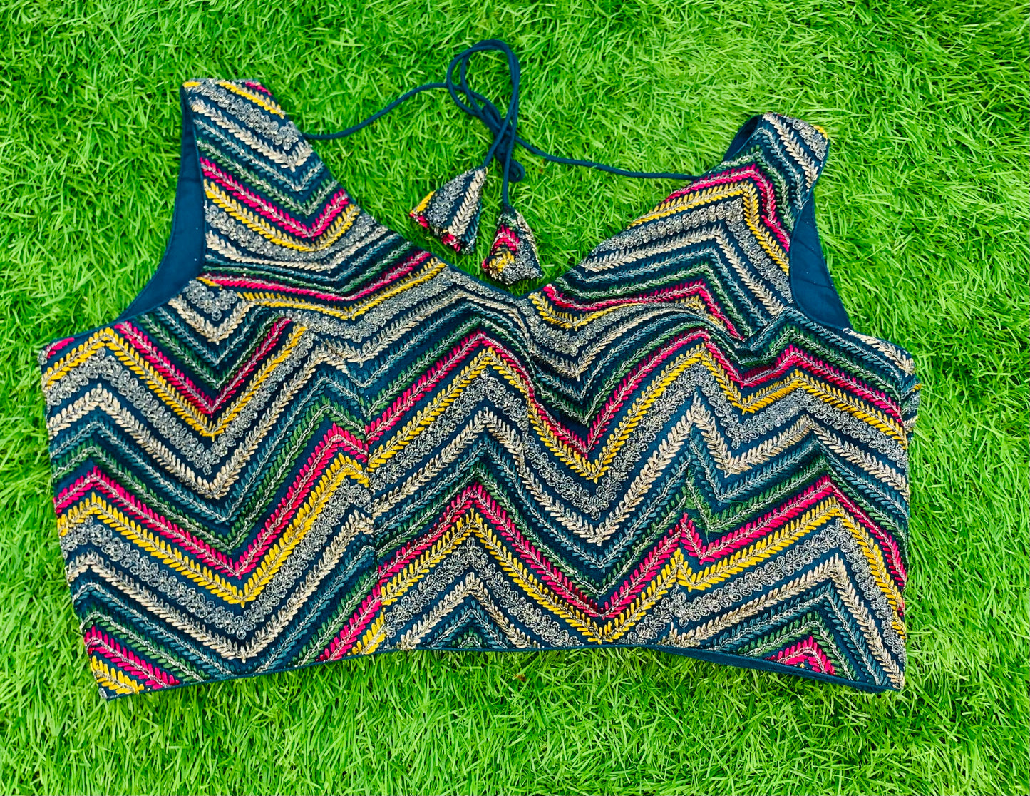 Multicolour sequence with hands