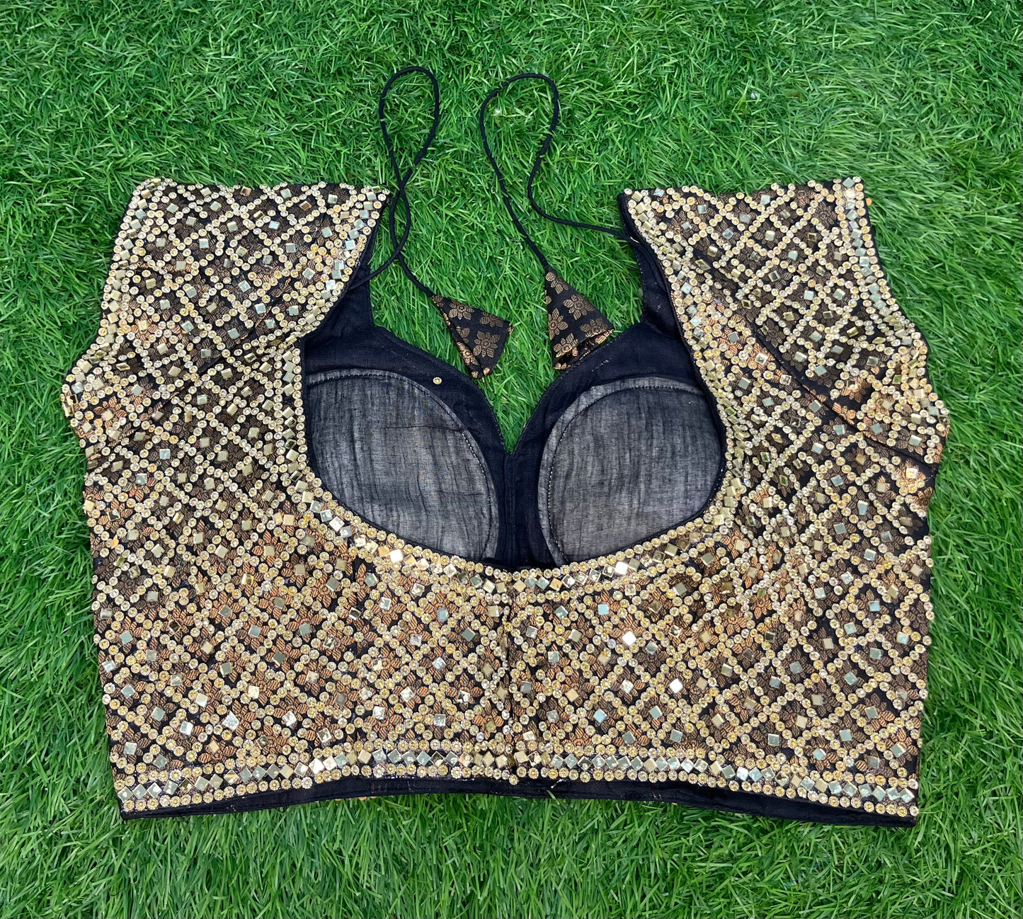 Black mirror short hands blouse