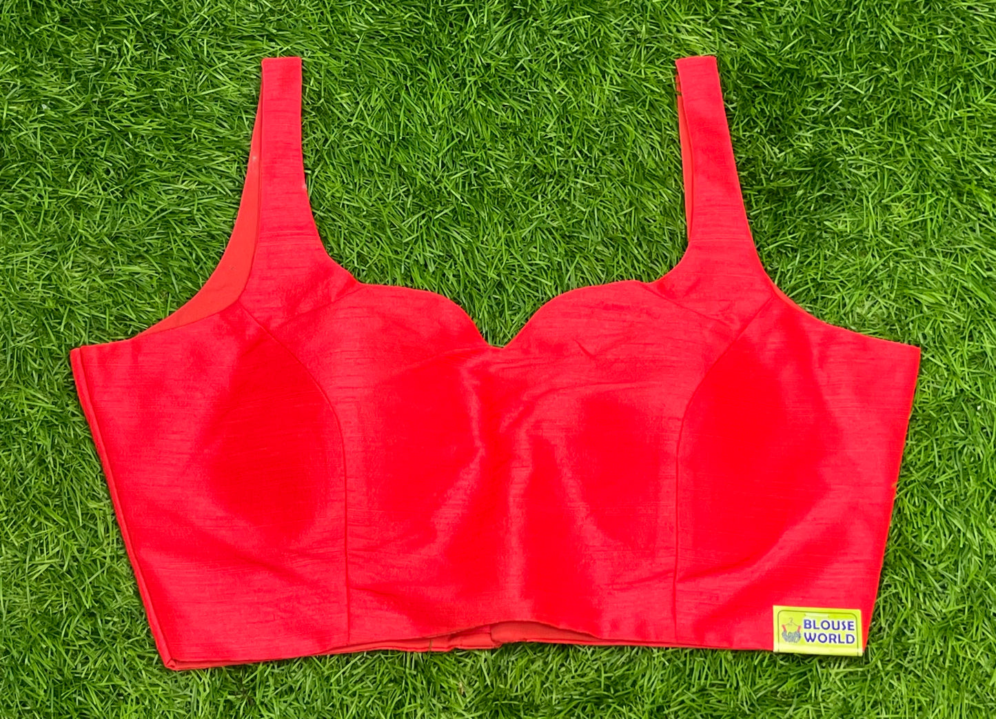 Tomato π
π©· pink shade blouse sleeveless spaghetti style with sweetheart neck