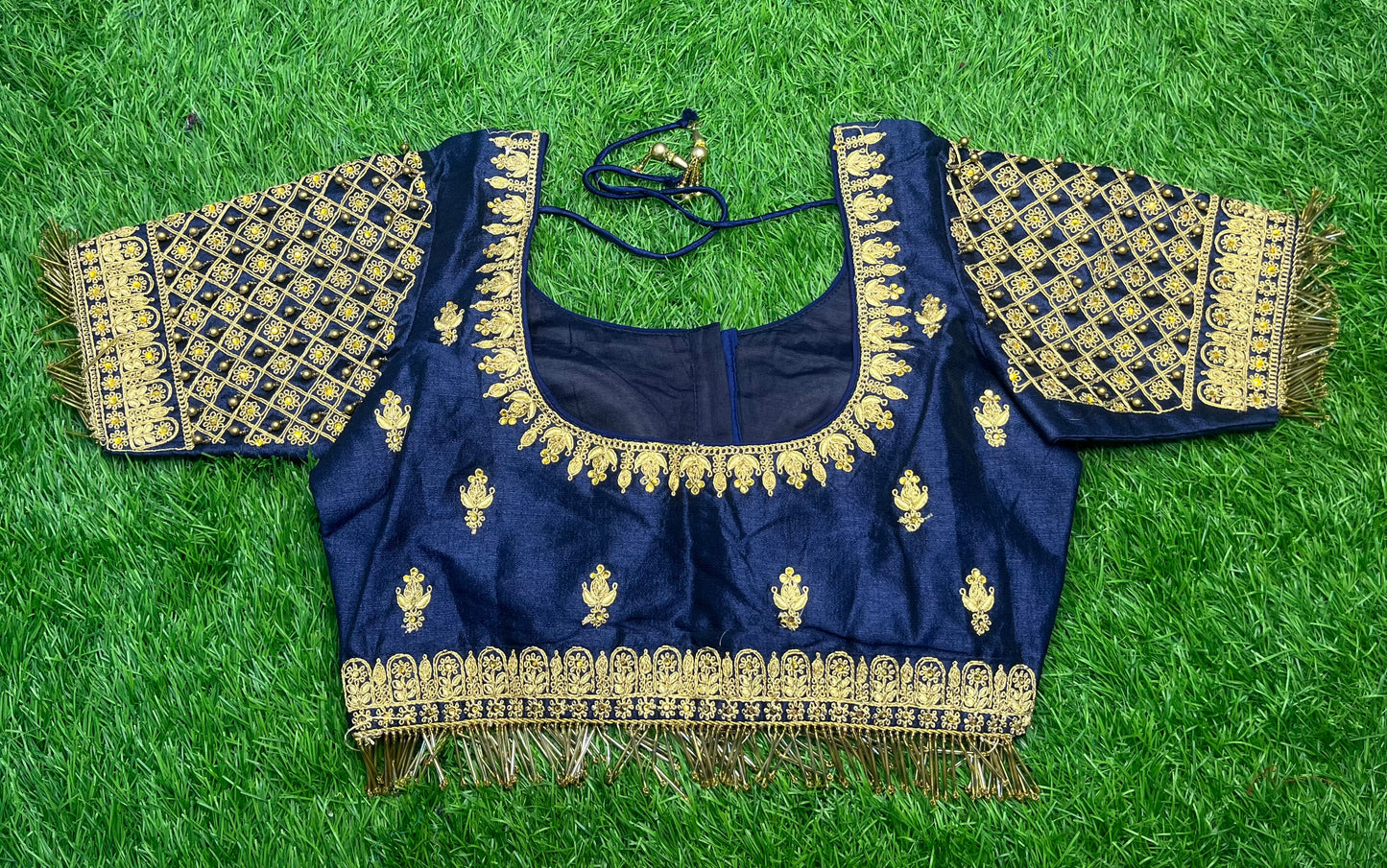 Navy blue hanging with fancy lace blouse 👚