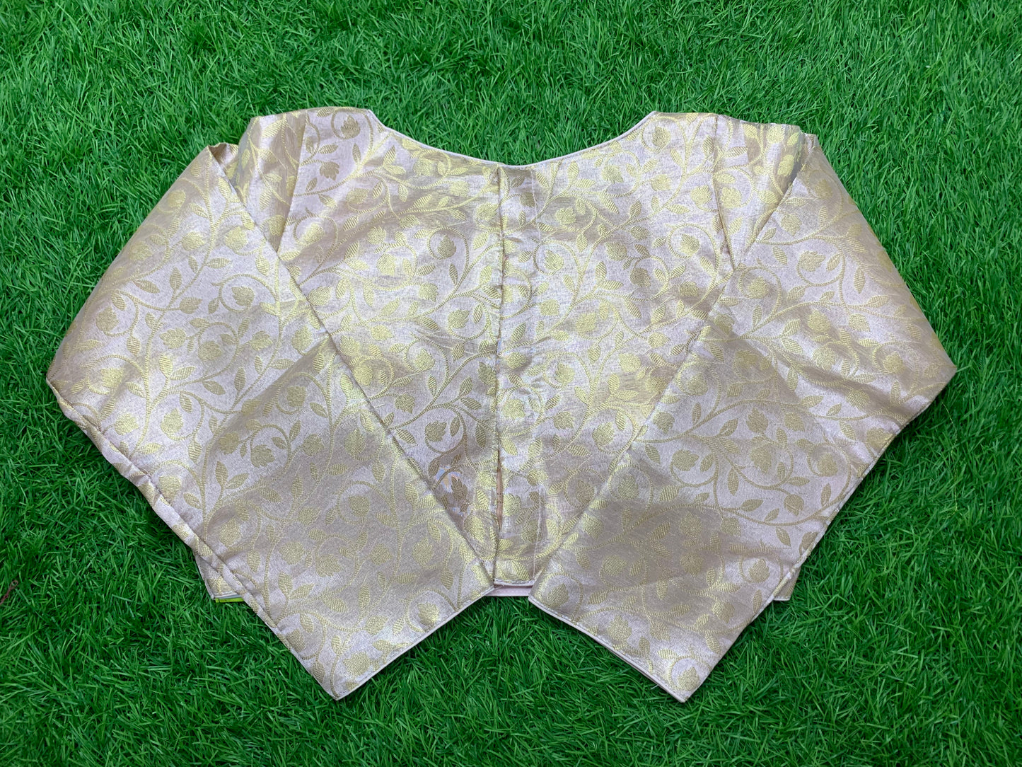 Lavender trending colour in full hands full neck front n back blouse 👚
