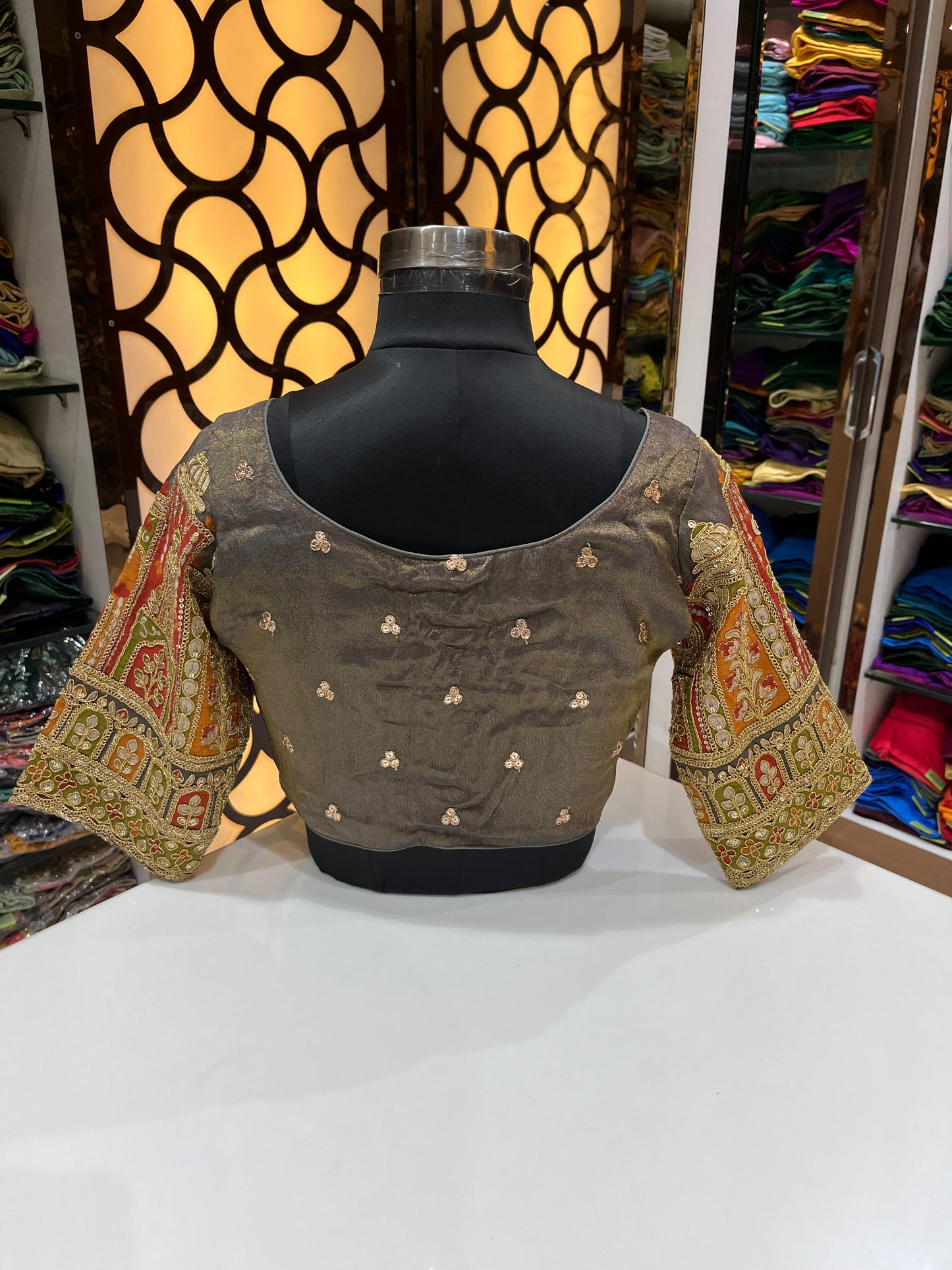 Tissue grey fancy v neck blouse 👚