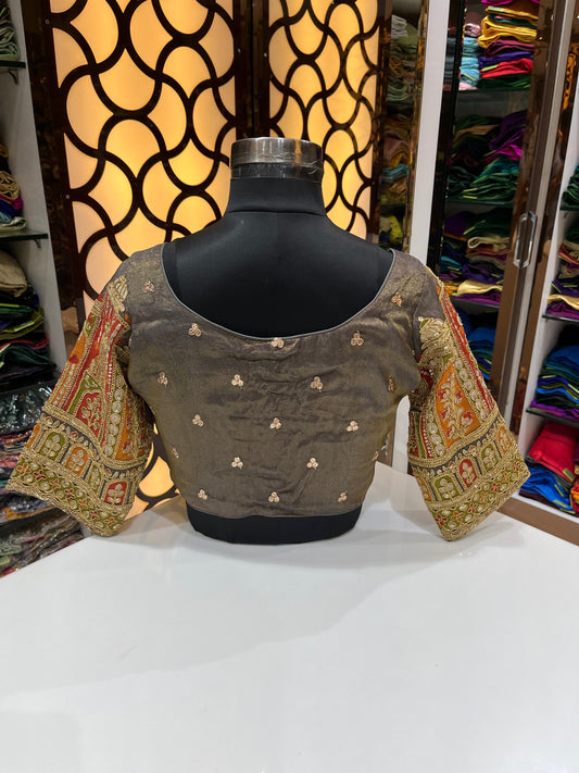 Tissue grey fancy v neck blouse 👚