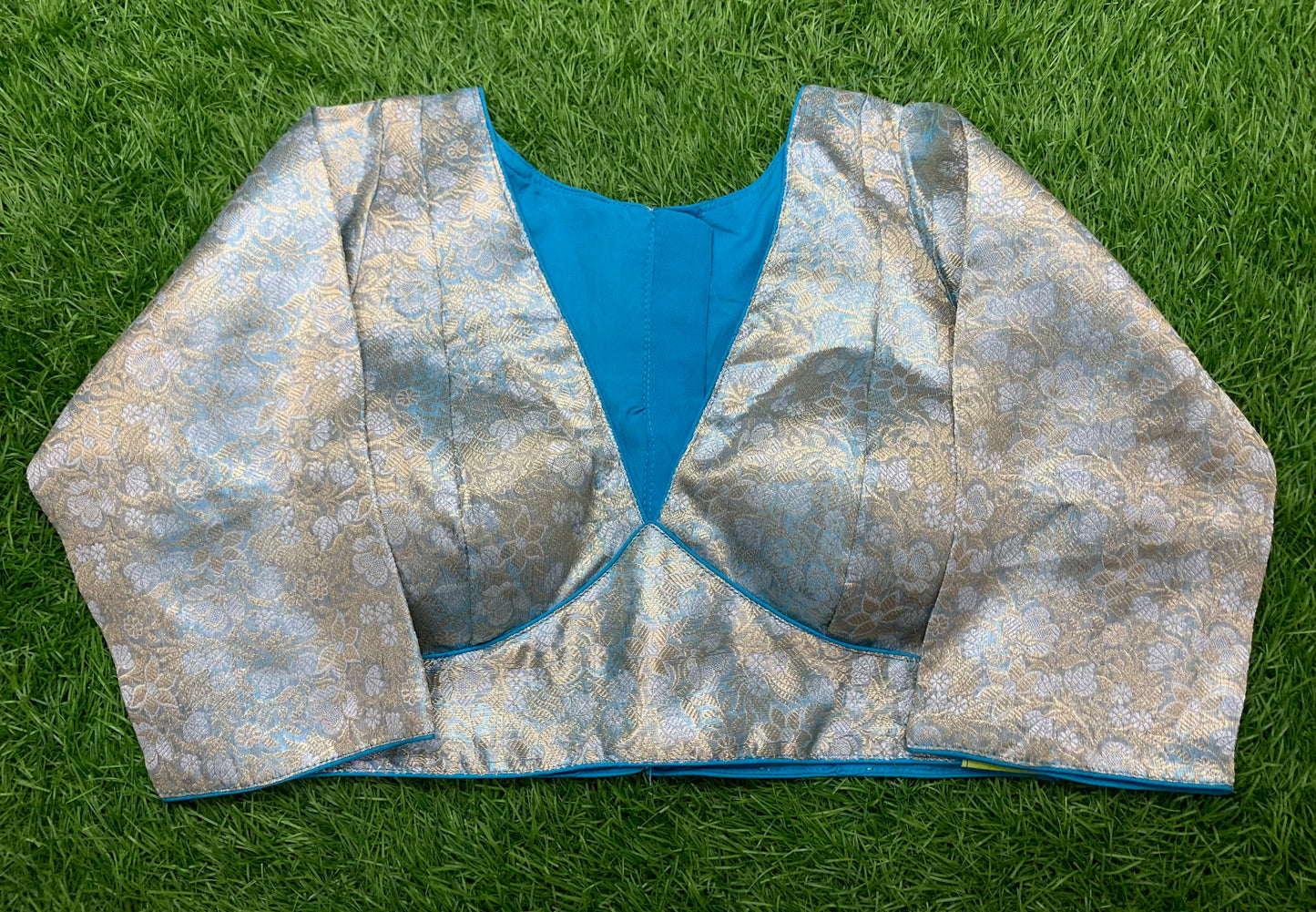 Blue shade v neck designer blouse 👚