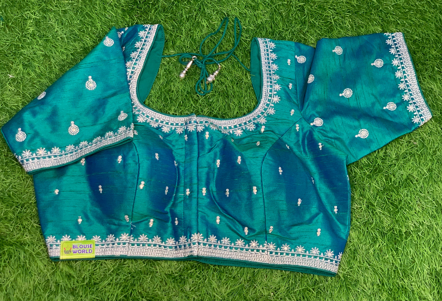 Hanging model with blue dual shade pure raw silk