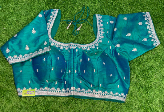 Hanging model with blue dual shade pure raw silk