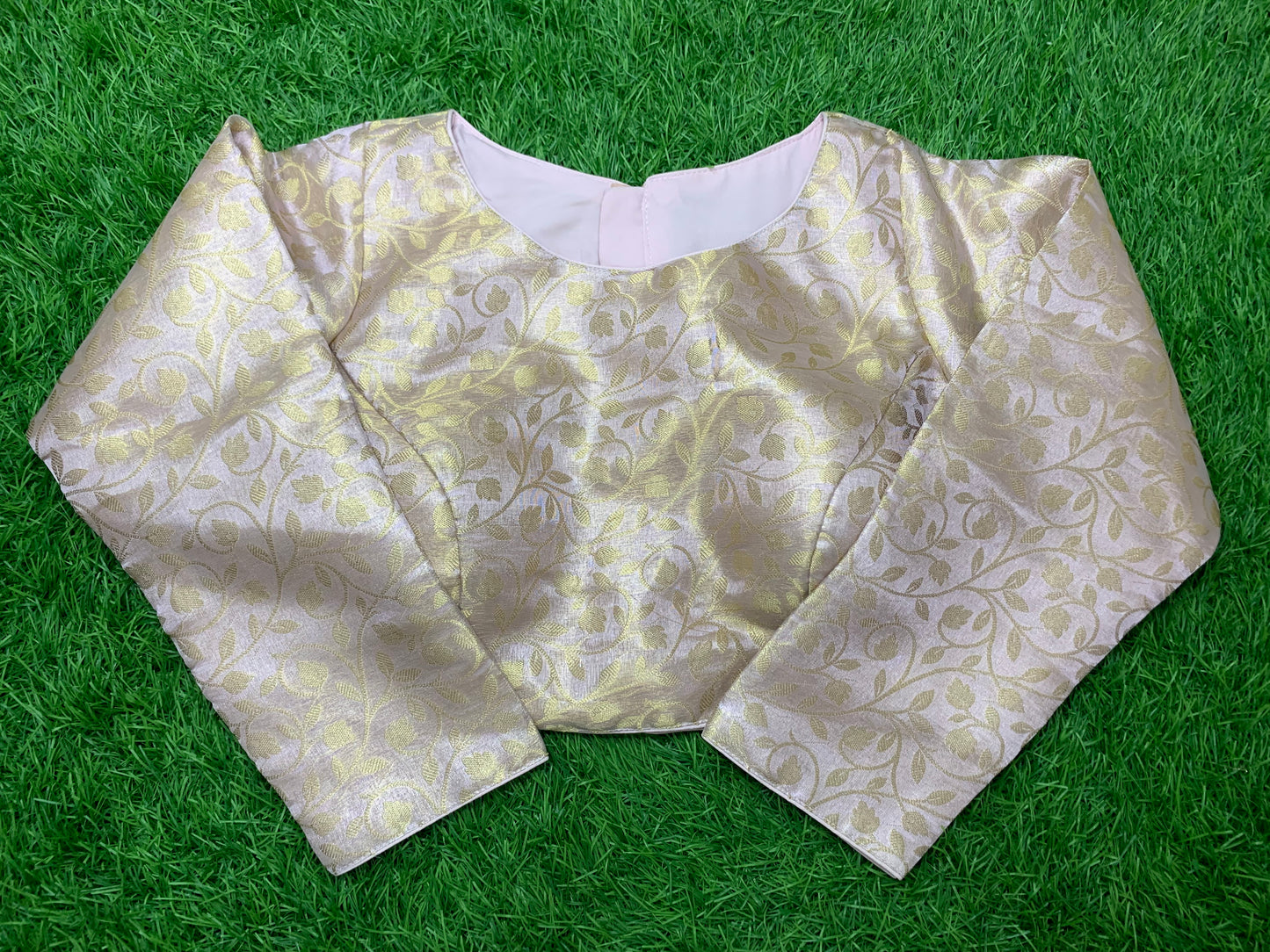 Lavender trending colour in full hands full neck front n back blouse 👚