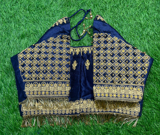 Navy blue hanging with fancy lace blouse 👚