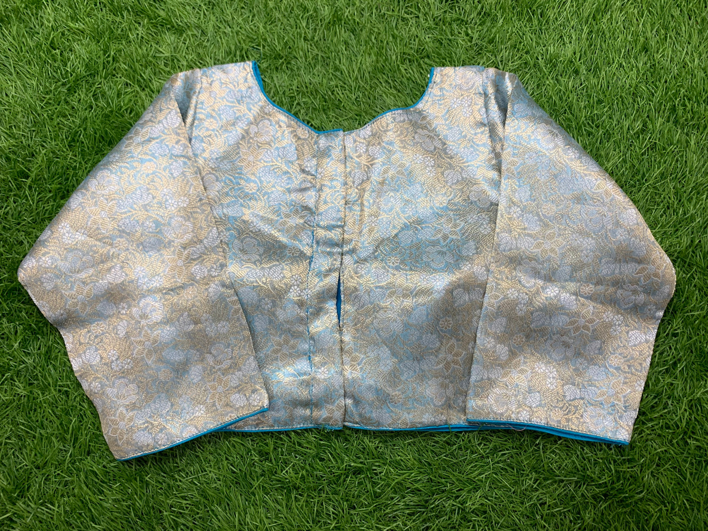 Blue shade v neck designer blouse 👚